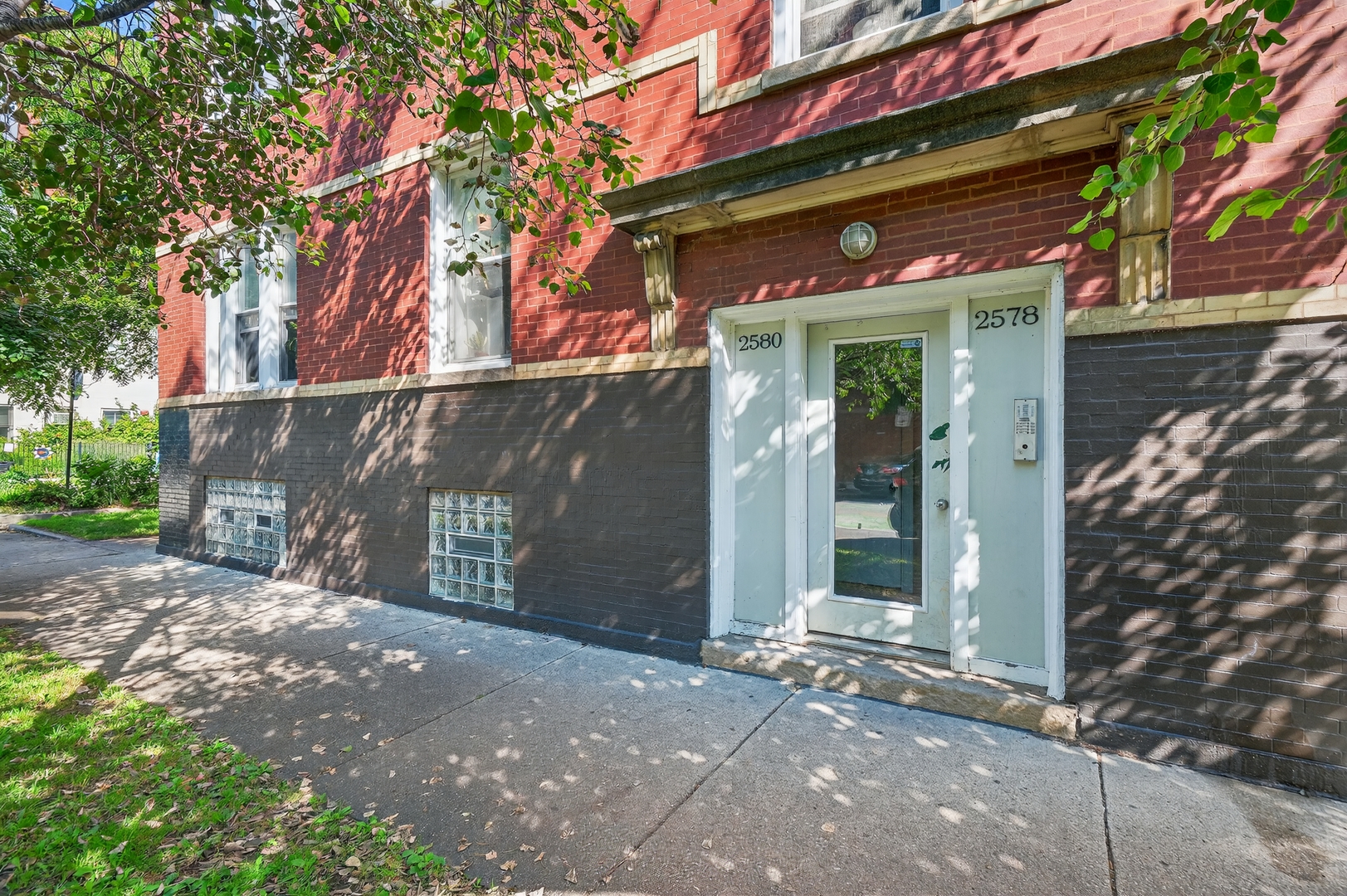 2578 W Lyndale Street Unit: 2