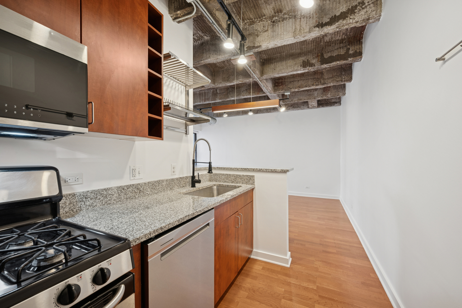 3150 N Sheffield Avenue Unit: 410