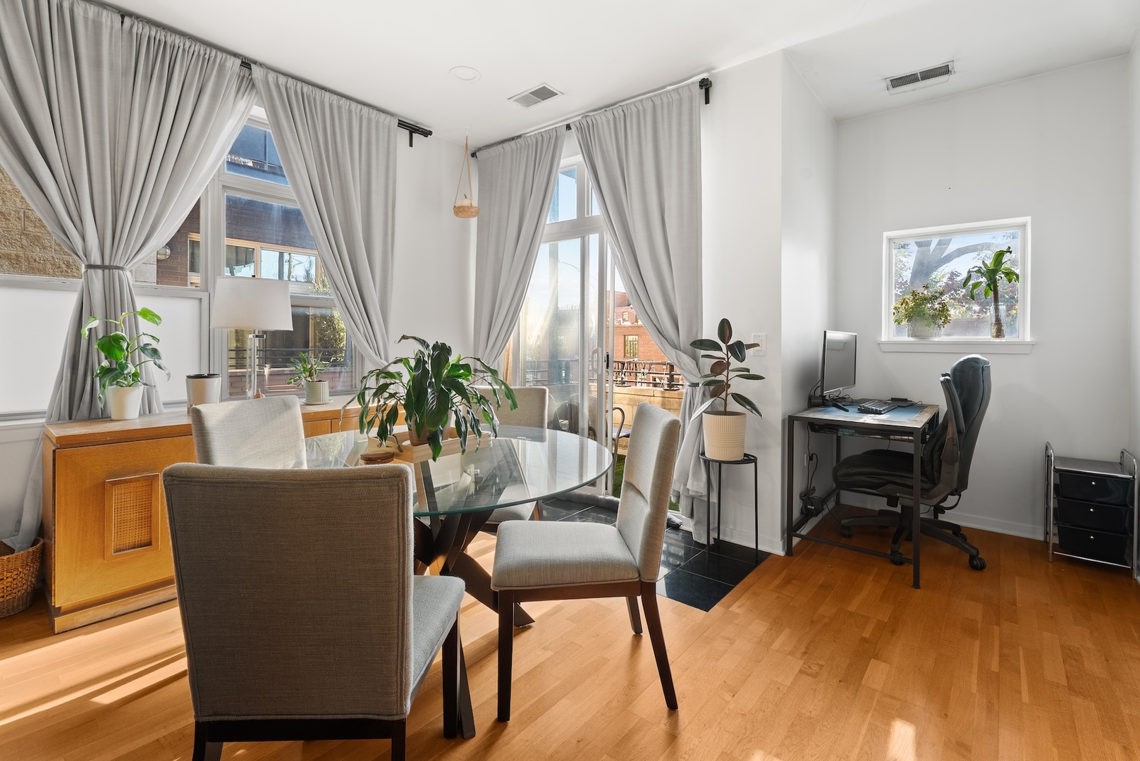 2951 N Clybourn Avenue Unit: 204