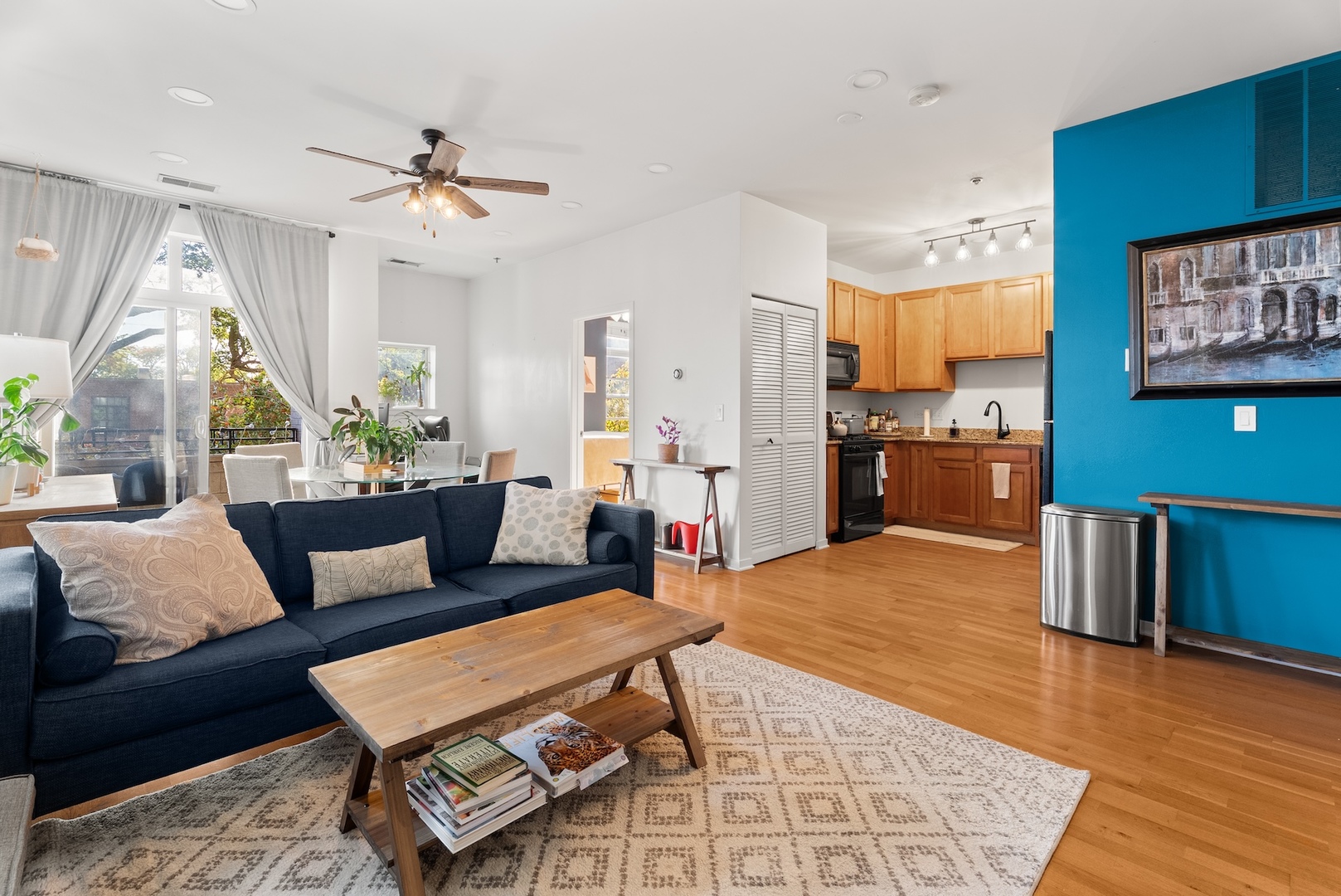 2951 N Clybourn Avenue Unit: 204