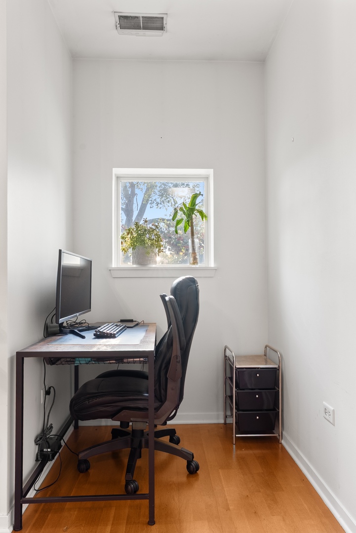 2951 N Clybourn Avenue Unit: 204