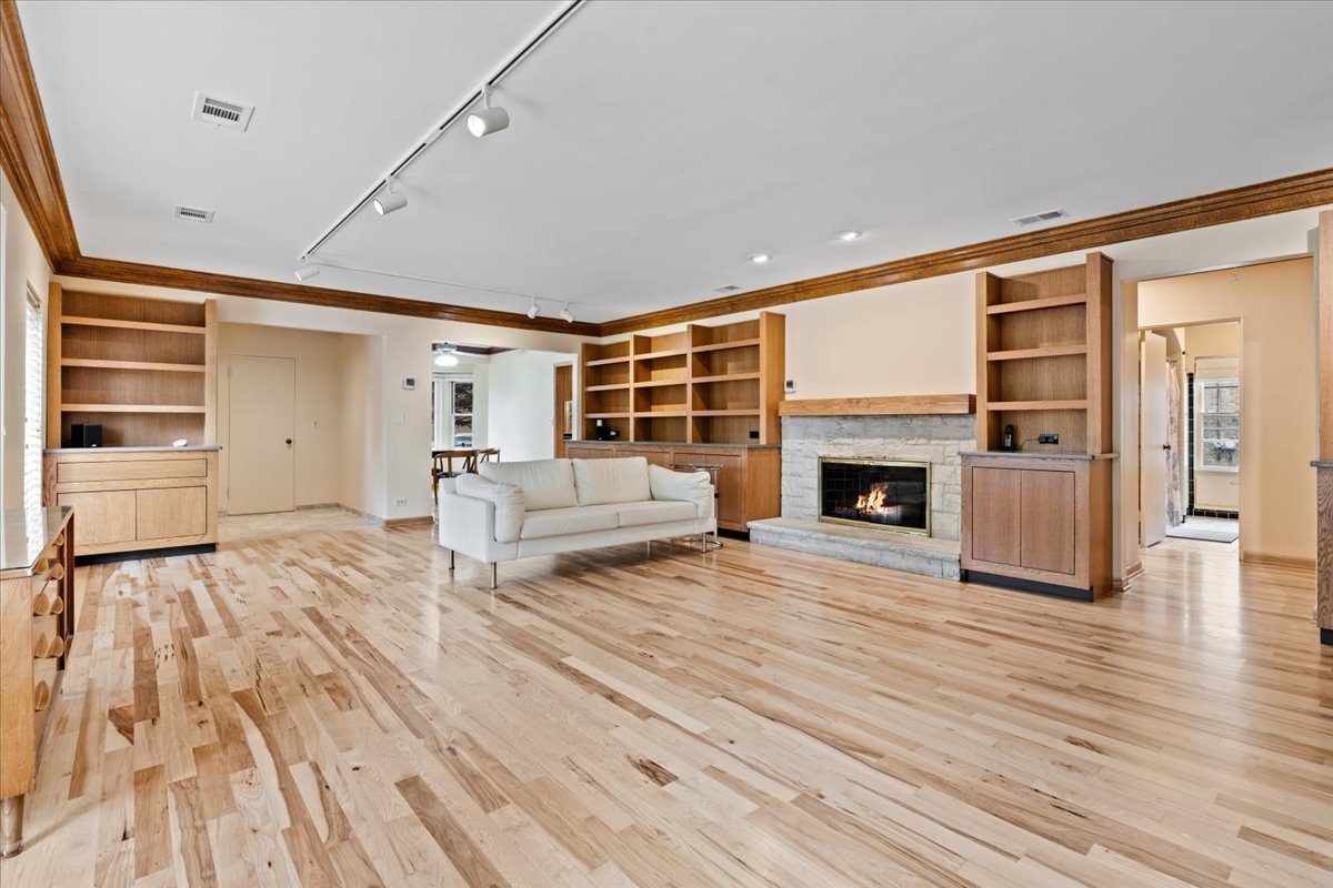 2256 W Birchwood Avenue