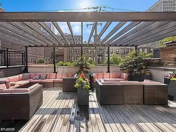 21 W Goethe Street Unit: 15E