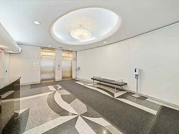 21 W Goethe Street Unit: 15E