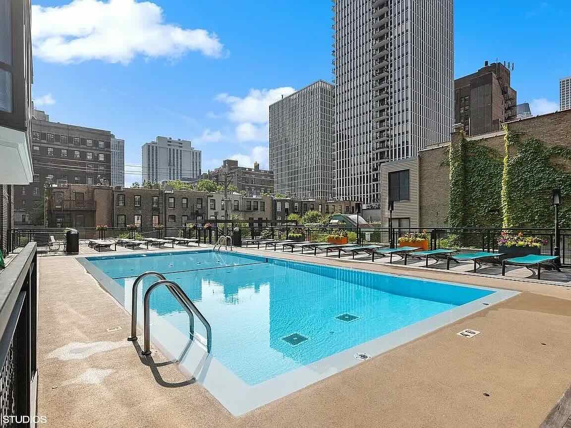 21 W Goethe Street Unit: 15E