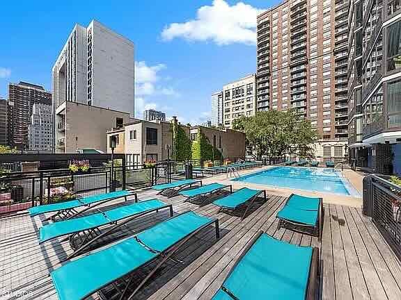 21 W Goethe Street Unit: 15E