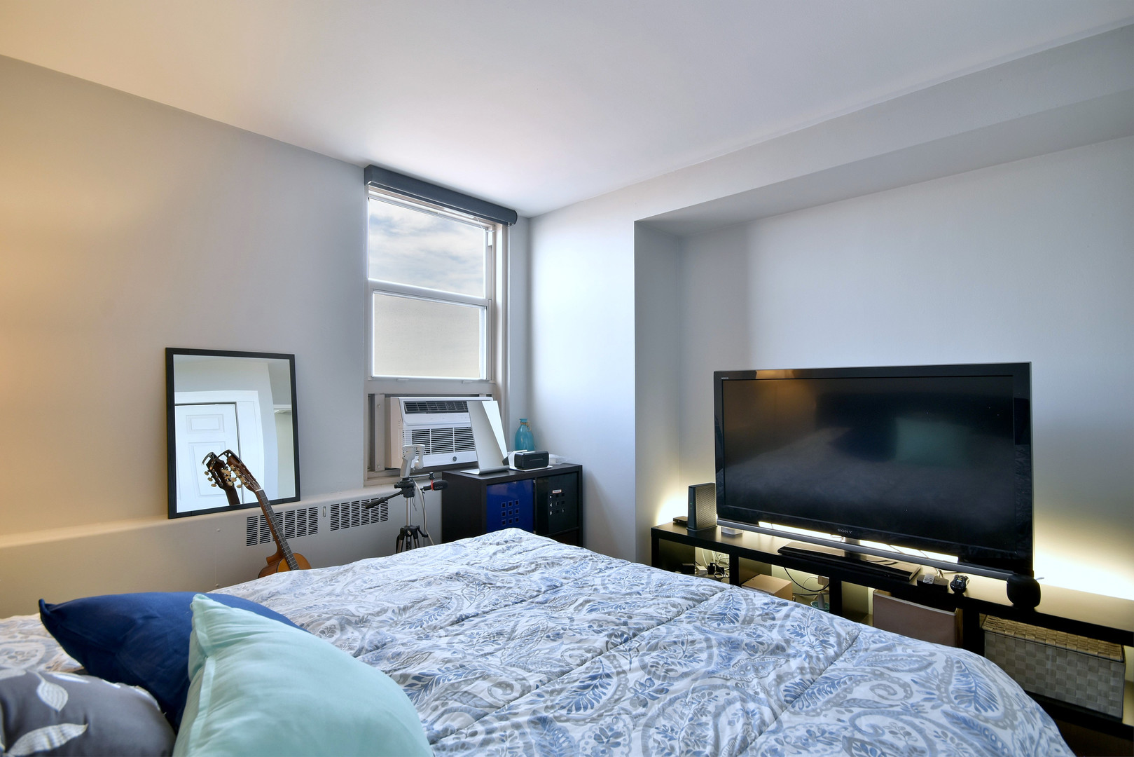 3950 N LAKE SHORE Drive Unit: 1202