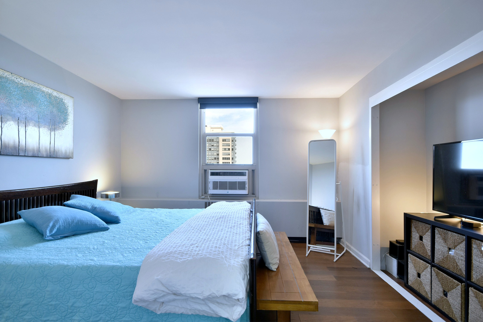 3950 N LAKE SHORE Drive Unit: 1202