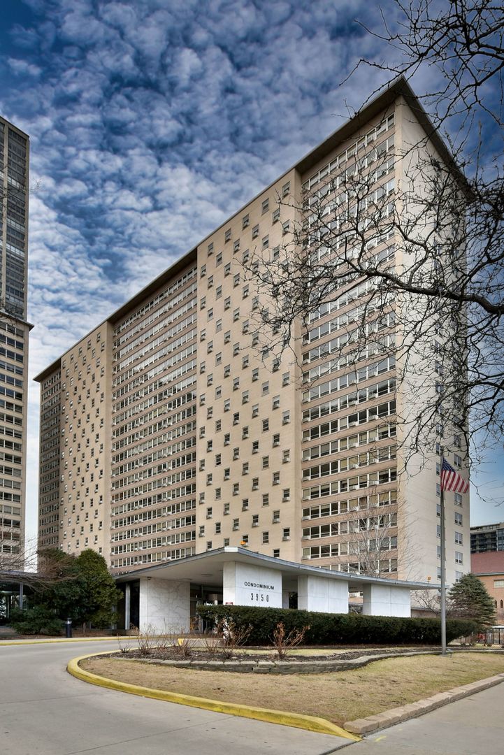 3950 N LAKE SHORE Drive Unit: 1202