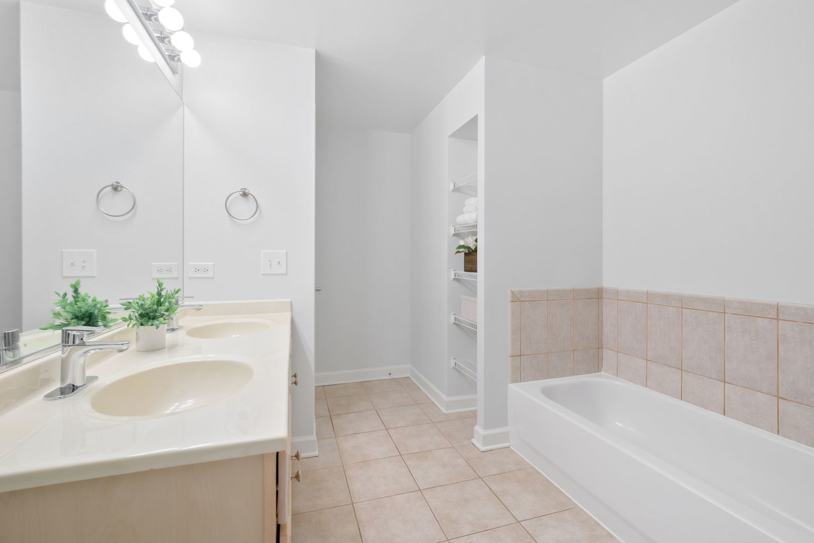 1529 S State Street Unit: 22K