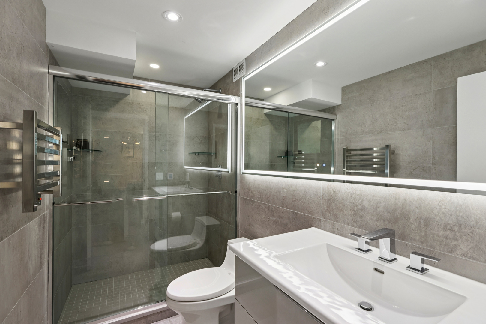 400 E Randolph Street Unit: 1119-20