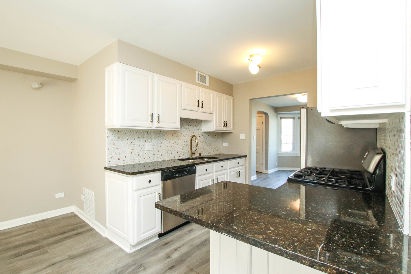 5815 N Canfield Avenue