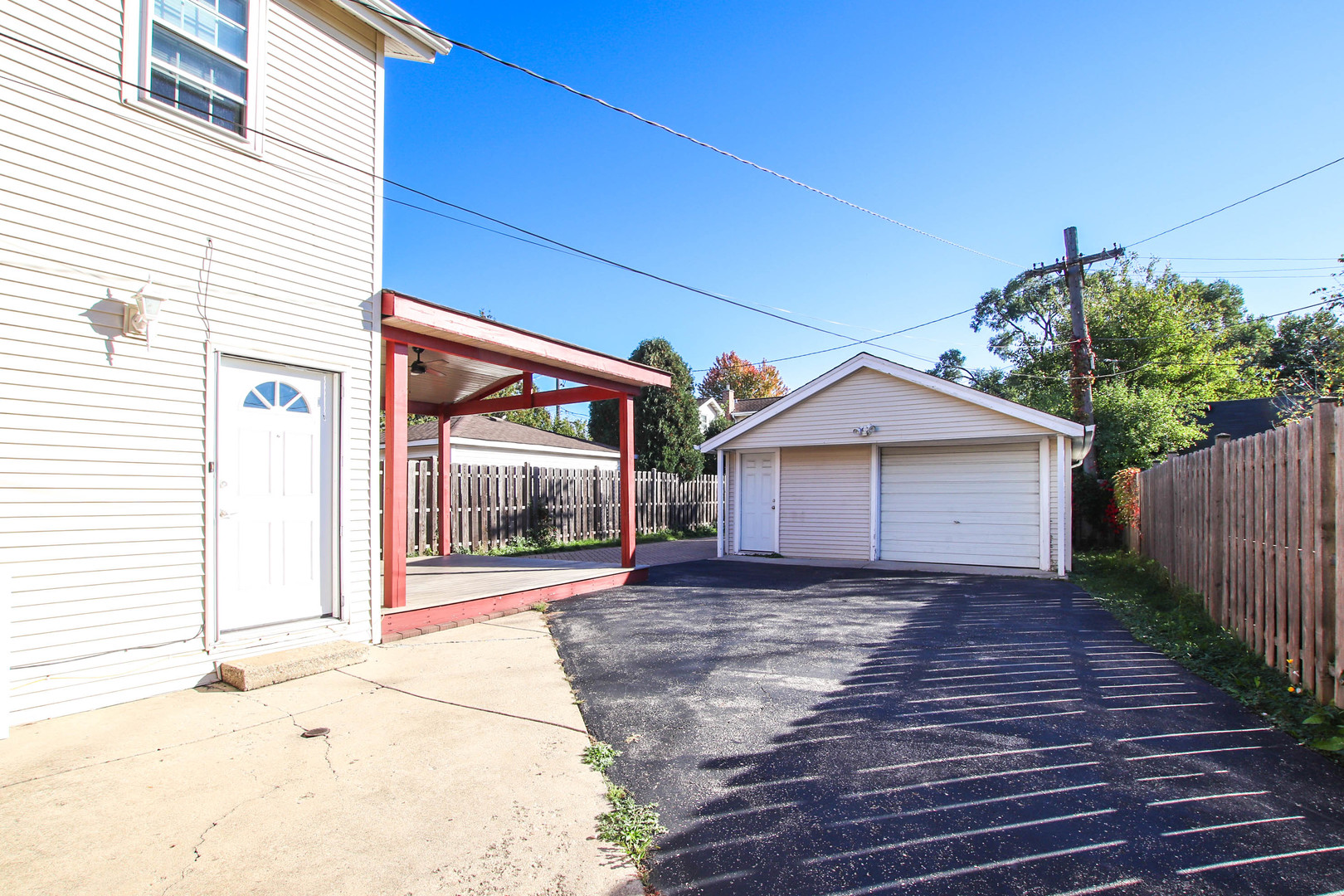 5815 N Canfield Avenue