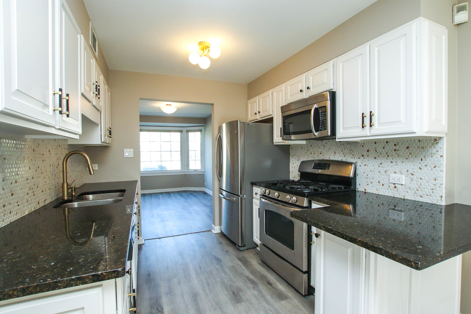 5815 N Canfield Avenue