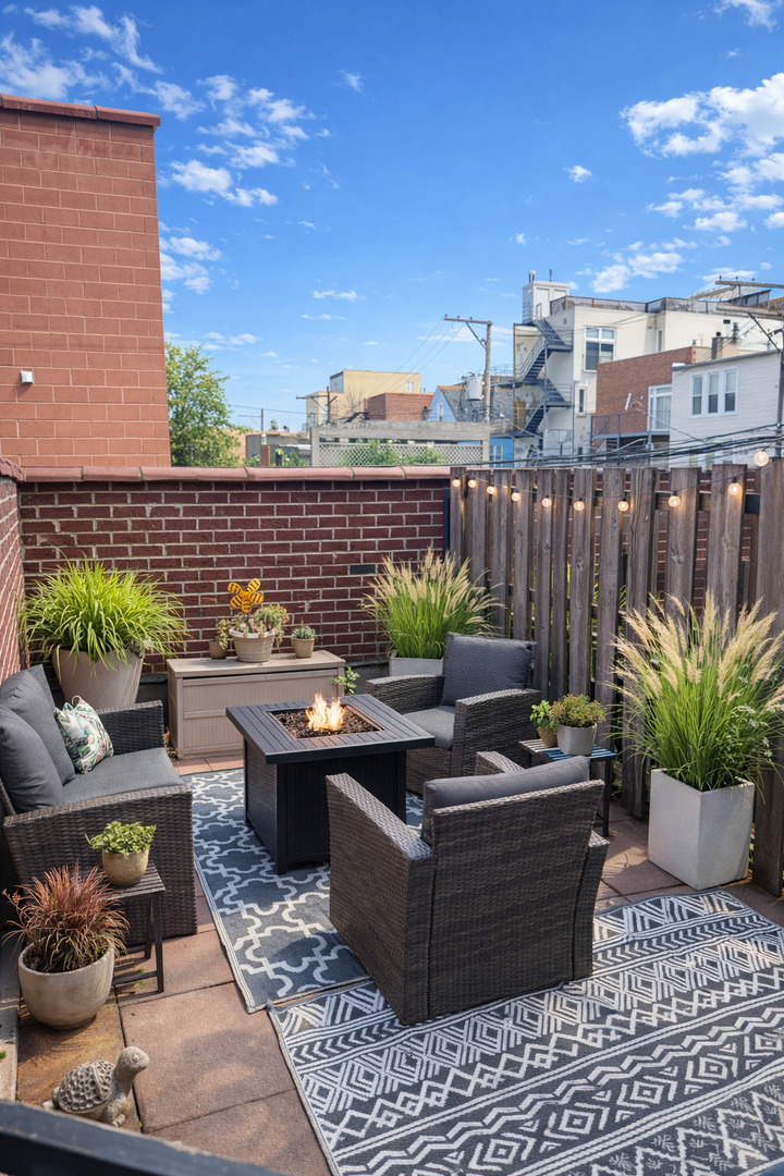 2401 N Janssen Avenue Unit: 204