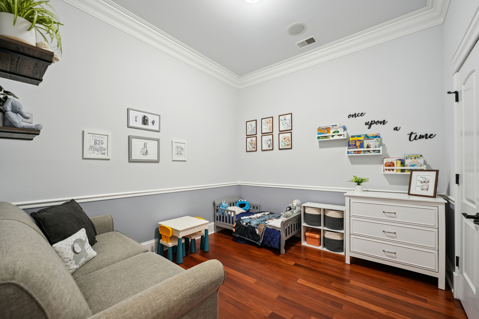 2401 N Janssen Avenue Unit: 204