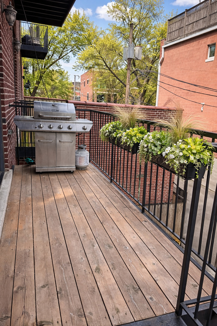 2401 N Janssen Avenue Unit: 204