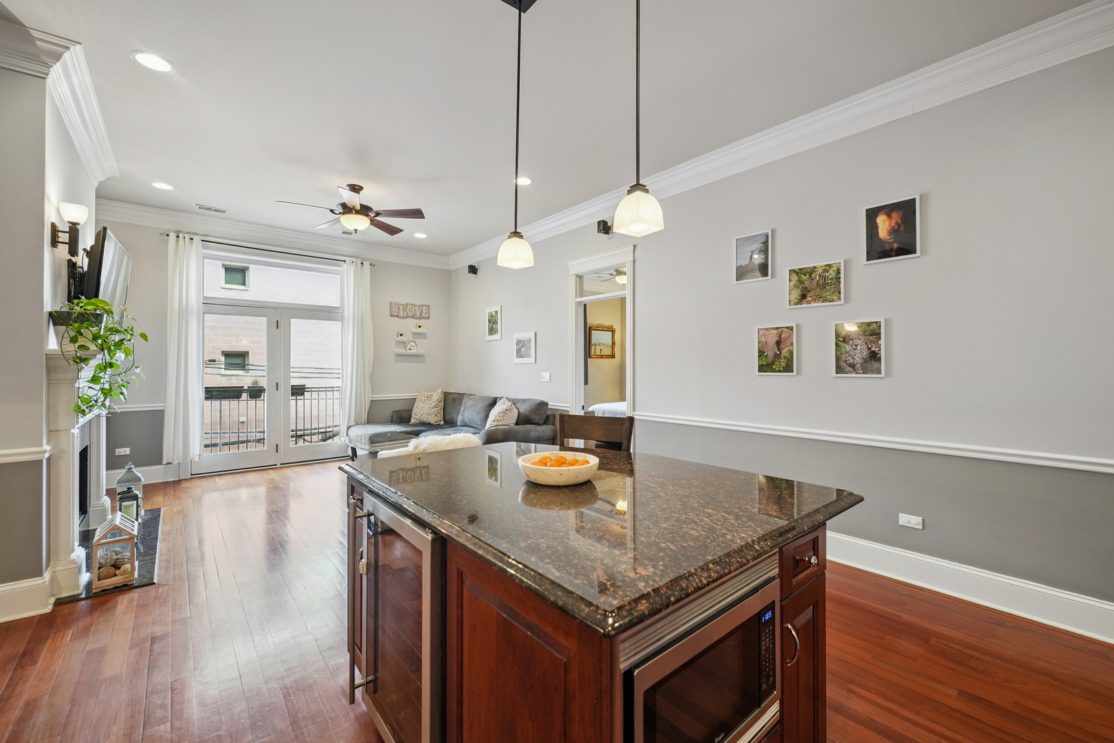 2401 N Janssen Avenue Unit: 204