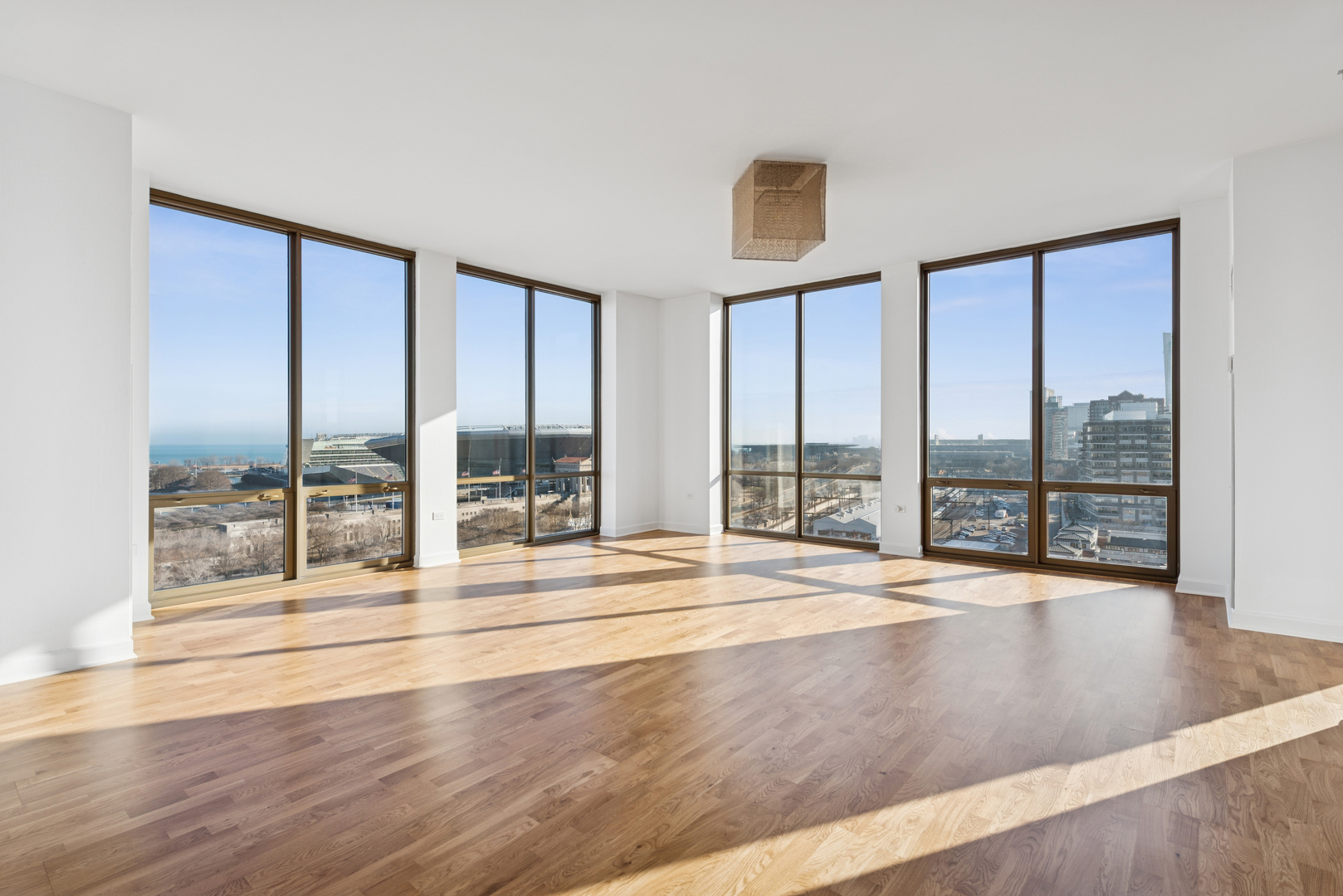 1335 S PRAIRIE Avenue Unit: 1305