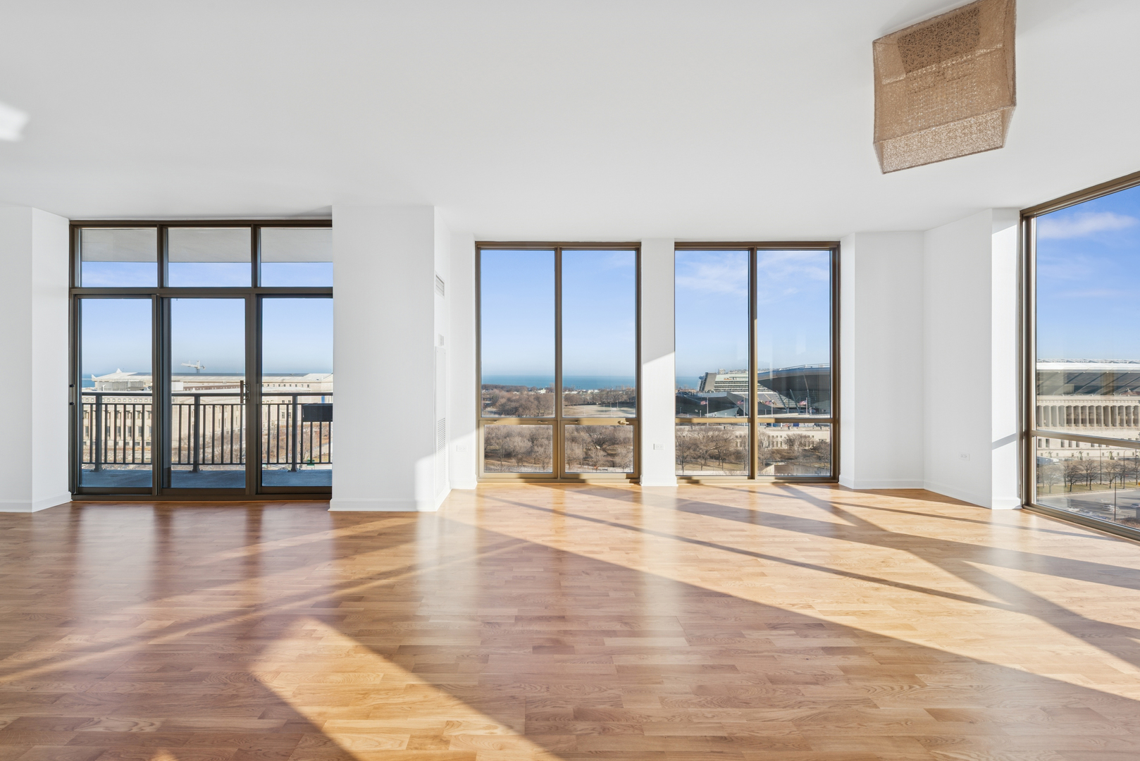 1335 S PRAIRIE Avenue Unit: 1305