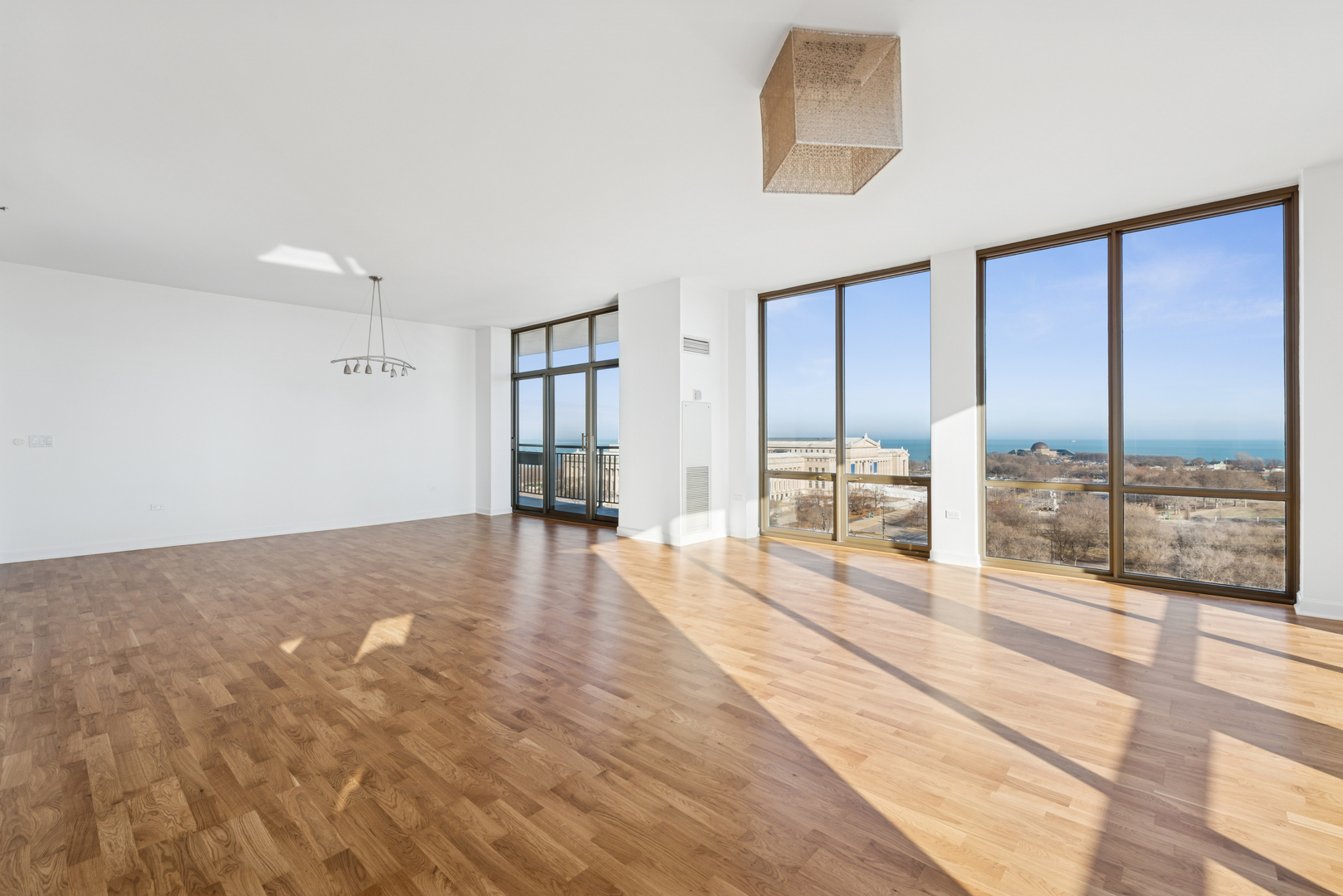 1335 S PRAIRIE Avenue Unit: 1305