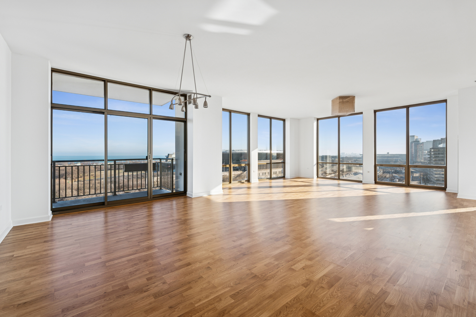 1335 S PRAIRIE Avenue Unit: 1305