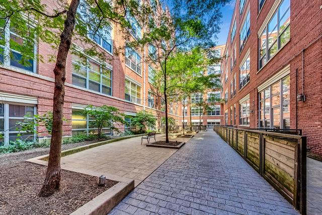 1735 N Paulina Street Unit: 422