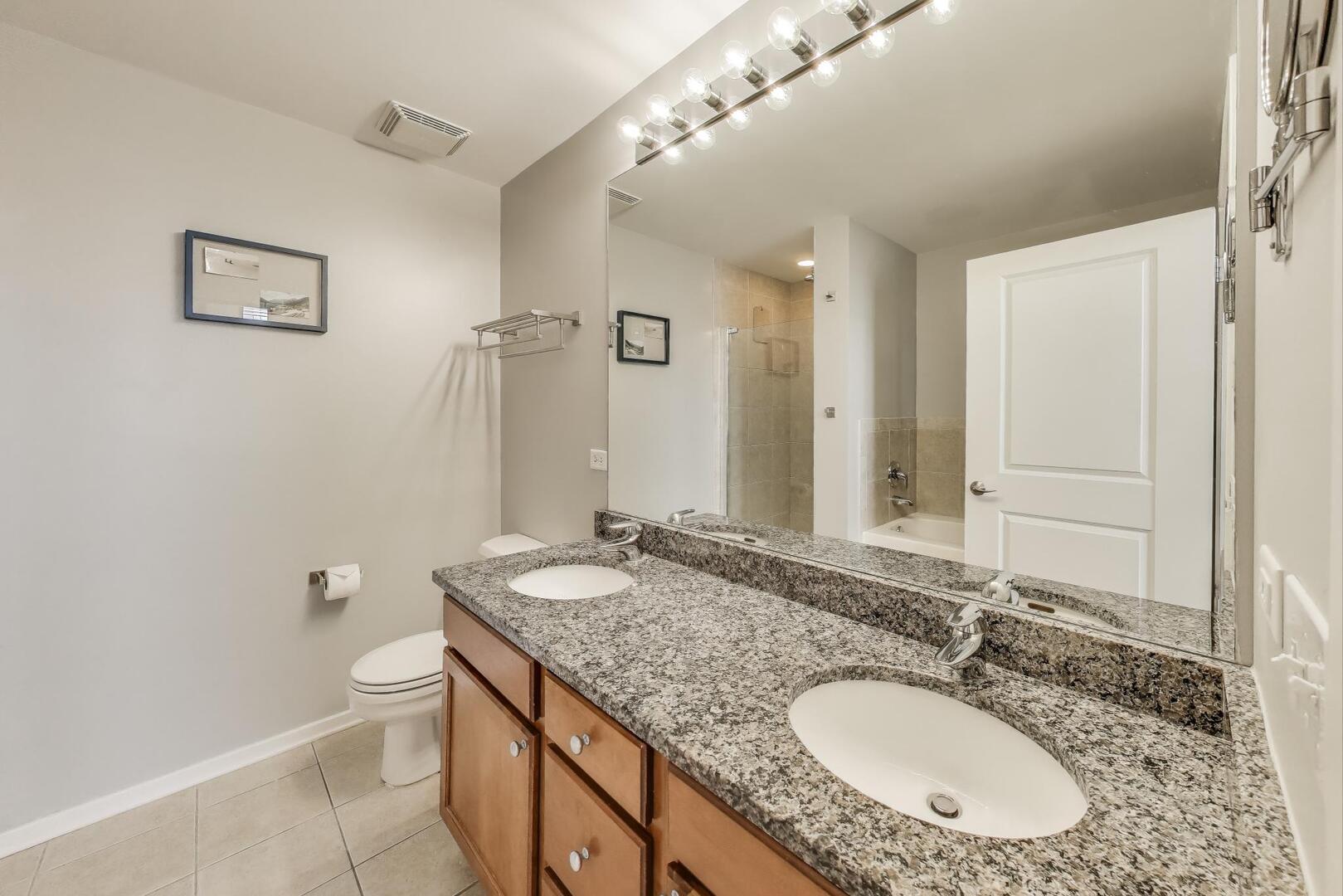 1735 N Paulina Street Unit: 422