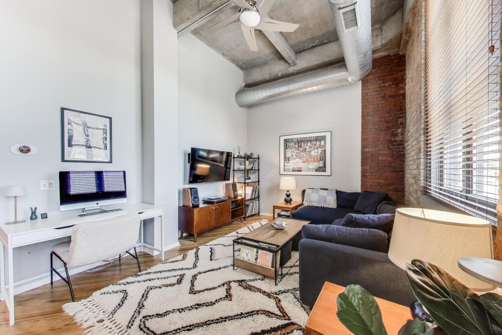 1735 N Paulina Street Unit: 422