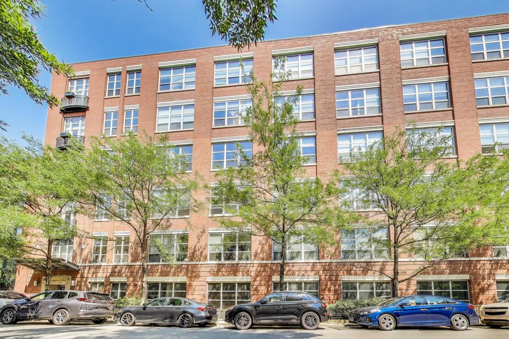 1735 N Paulina Street Unit: 422