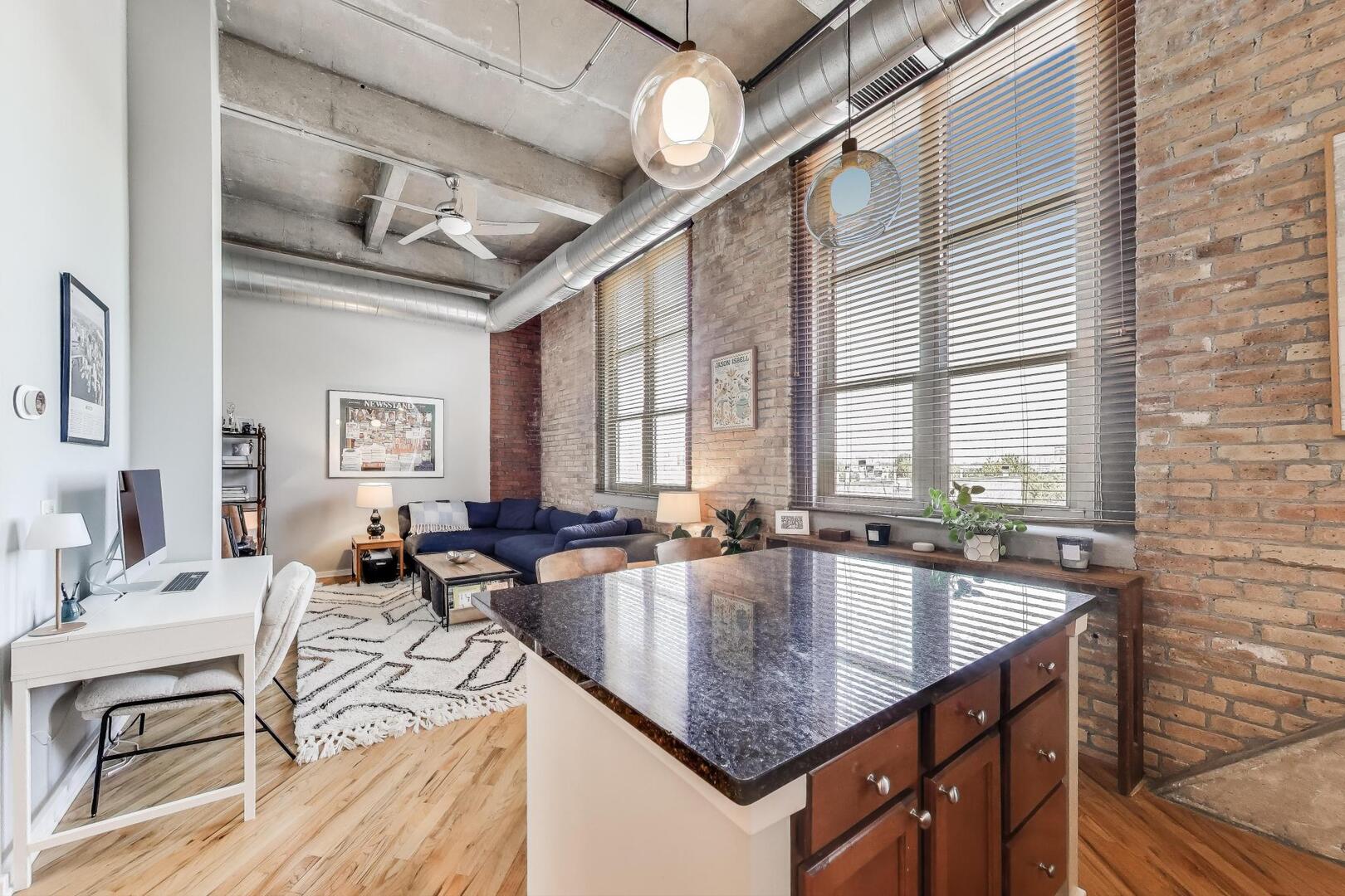 1735 N Paulina Street Unit: 422