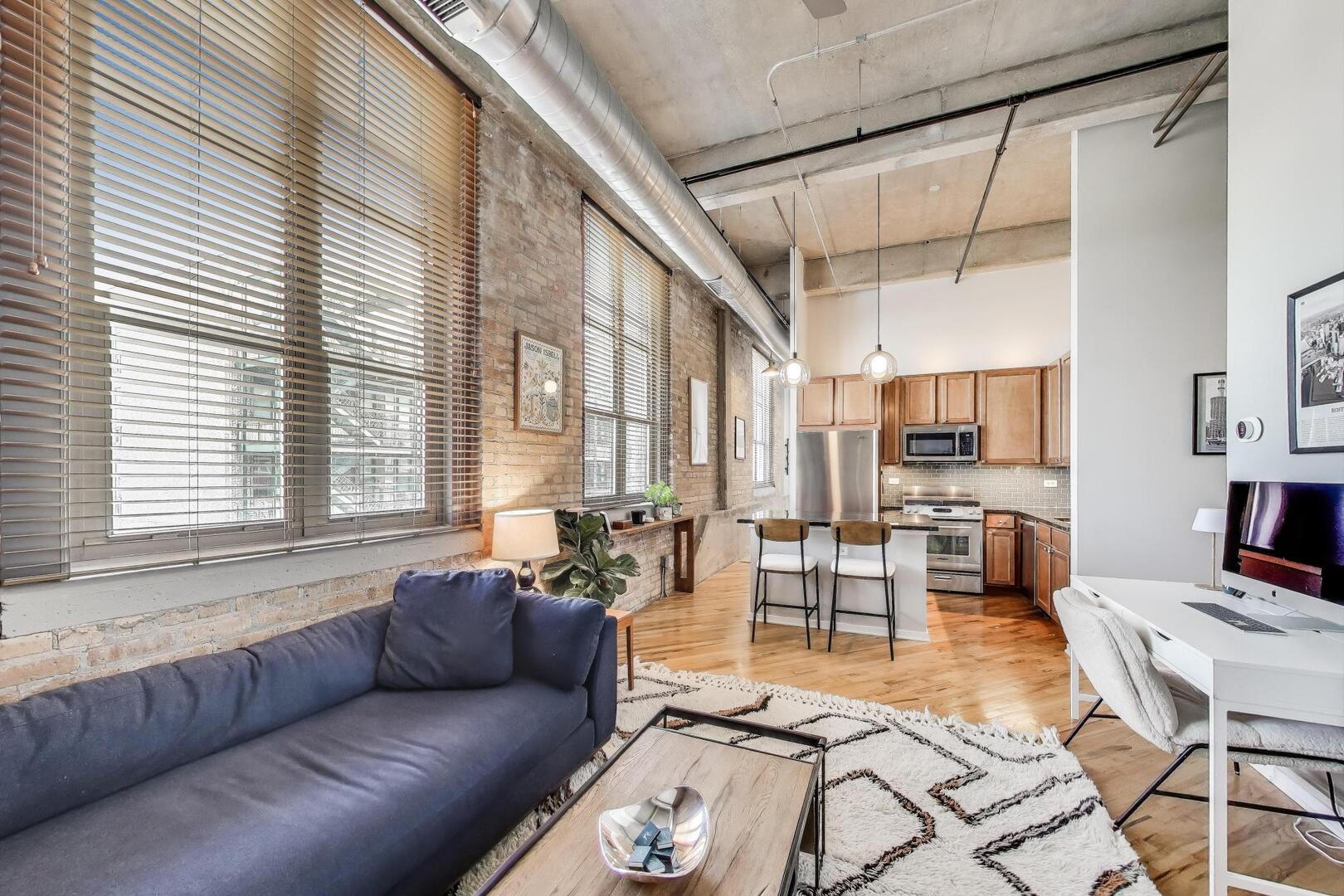 1735 N Paulina Street Unit: 422