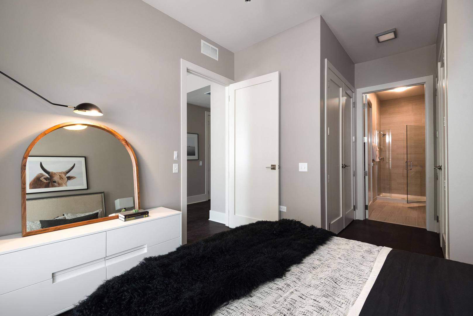 2050 N Clark Street Unit: 306