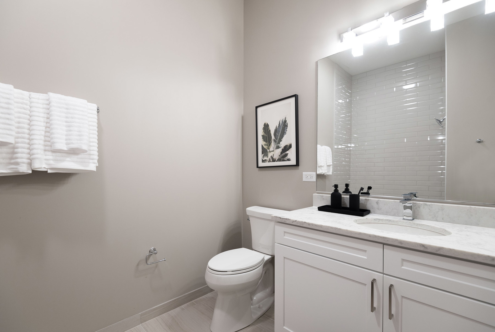 2050 N Clark Street Unit: 306