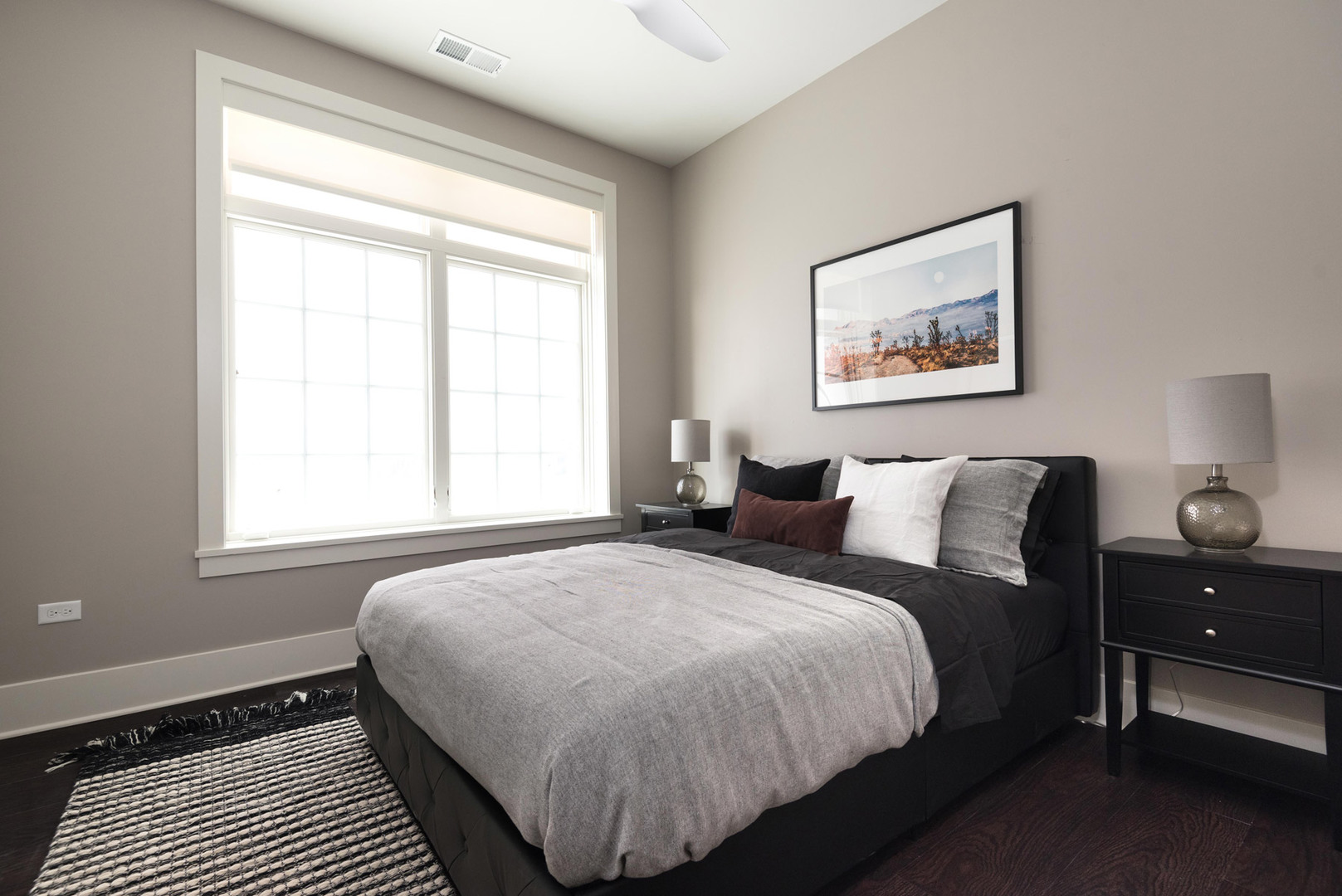 2050 N Clark Street Unit: 306