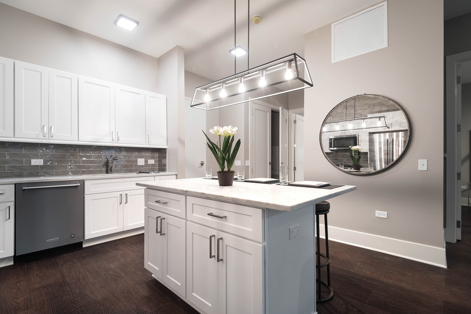 2050 N Clark Street Unit: 306