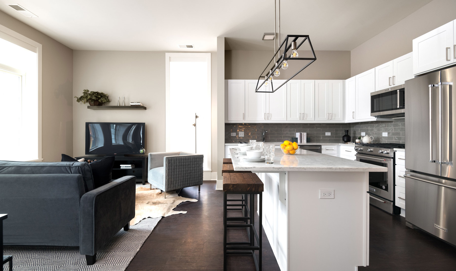 2050 N Clark Street Unit: 306