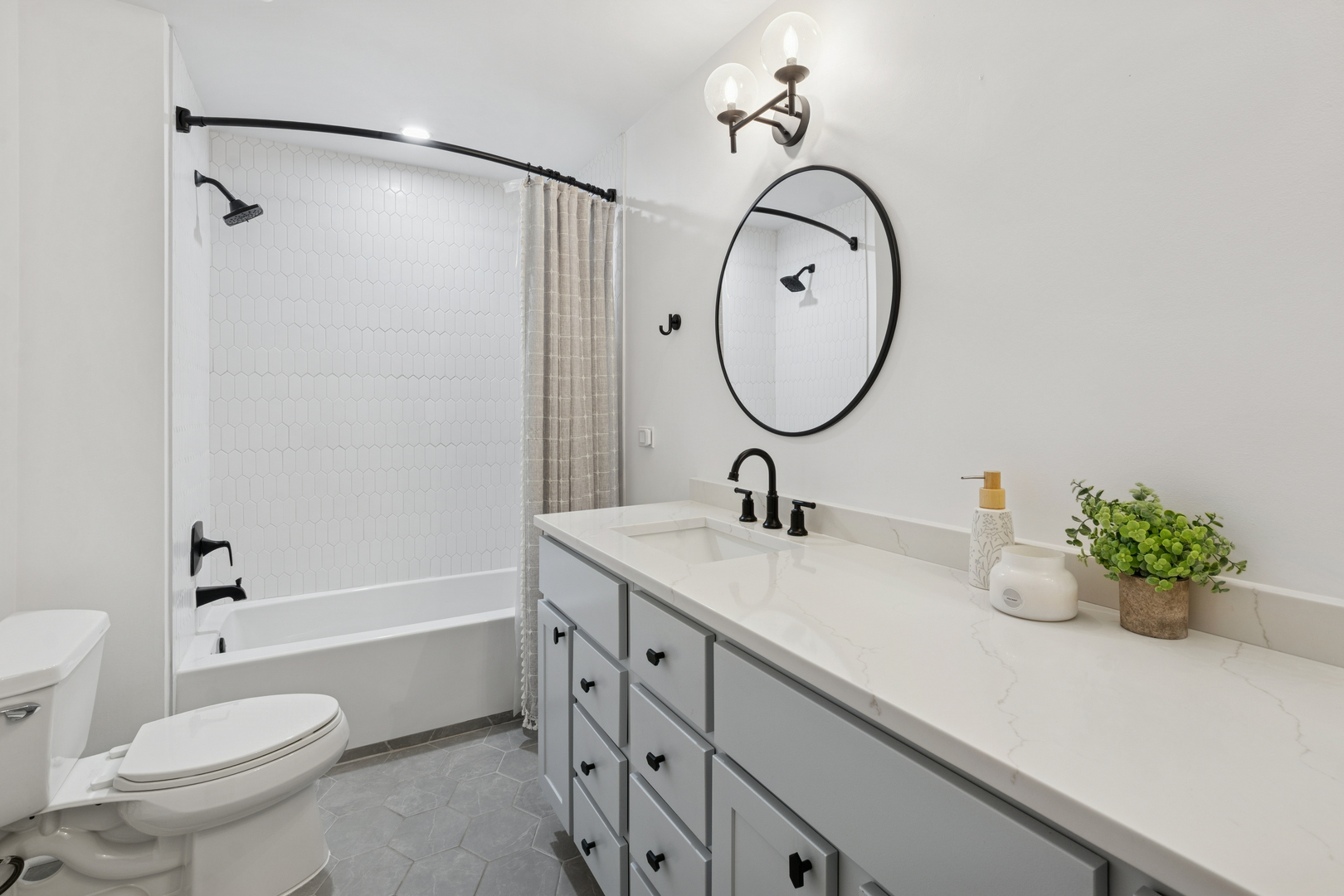 1801 W Larchmont Avenue Unit: 310