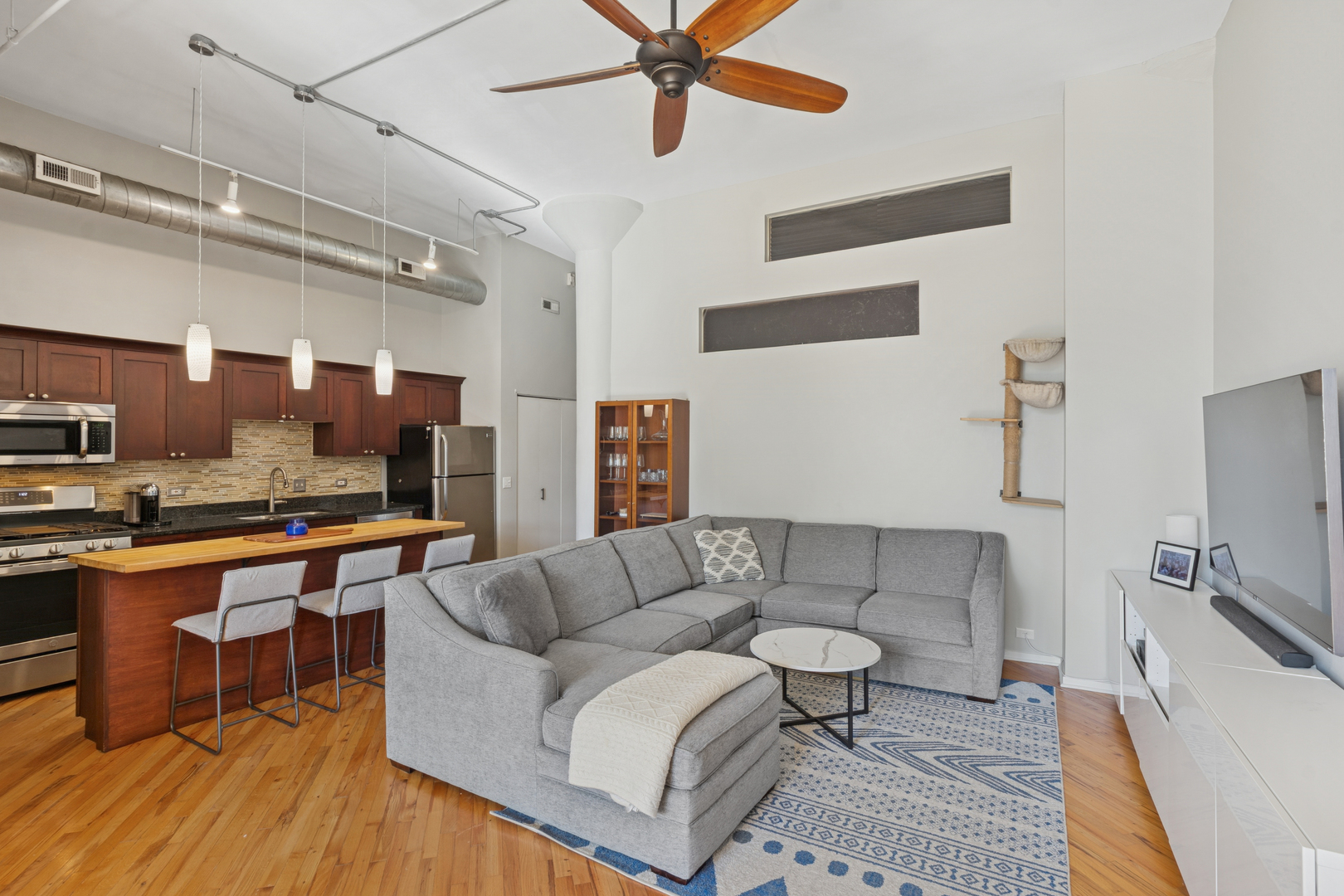 1801 W Larchmont Avenue Unit: 310