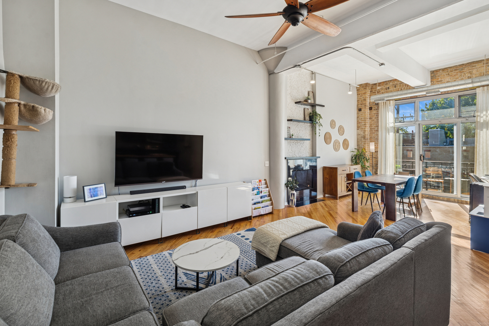 1801 W Larchmont Avenue Unit: 310