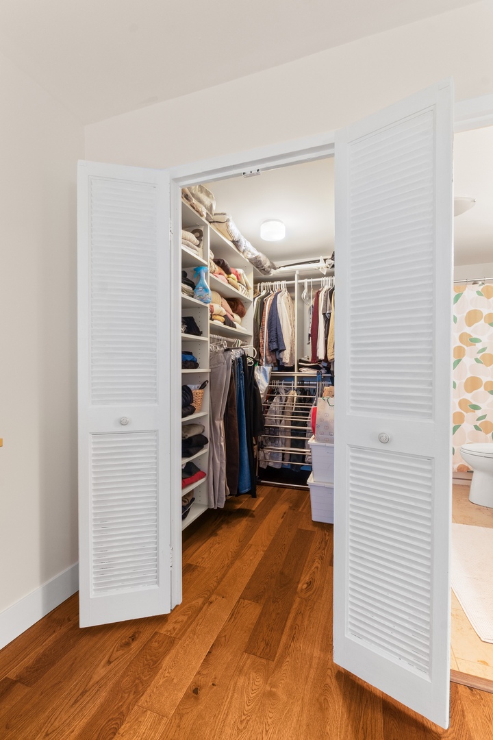 6033 N Sheridan Road Unit: 7C