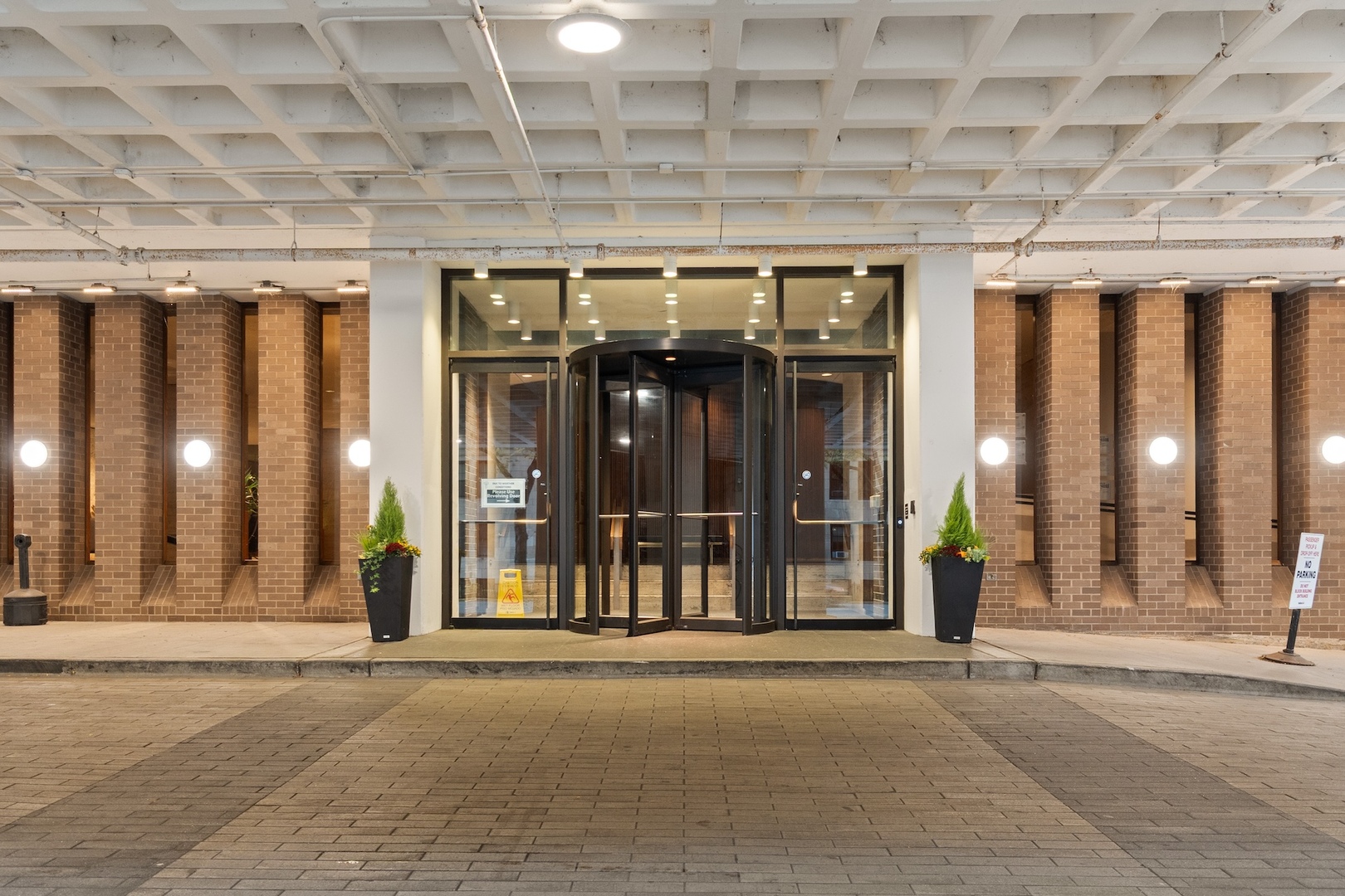 6033 N Sheridan Road Unit: 7C