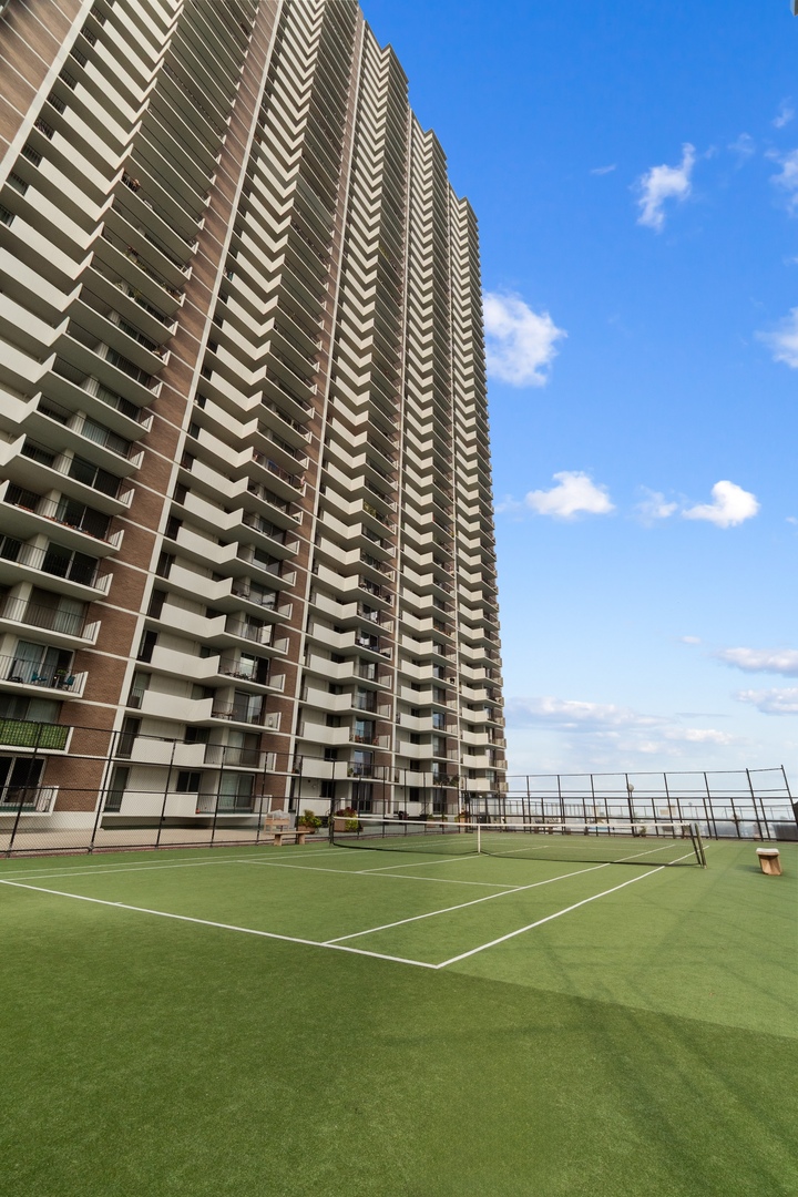 6033 N Sheridan Road Unit: 7C