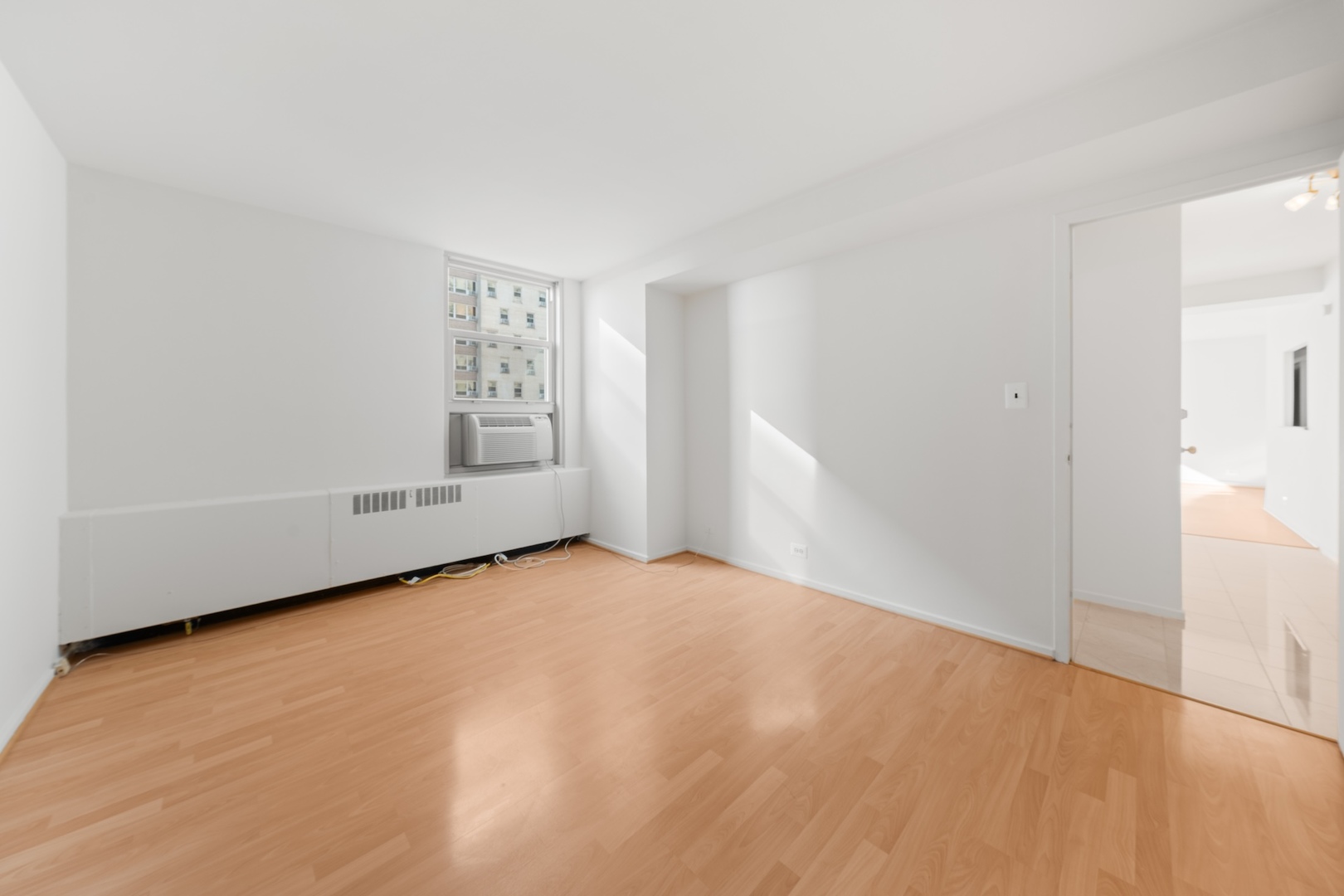 3950 N LAKE SHORE Drive Unit: 1303