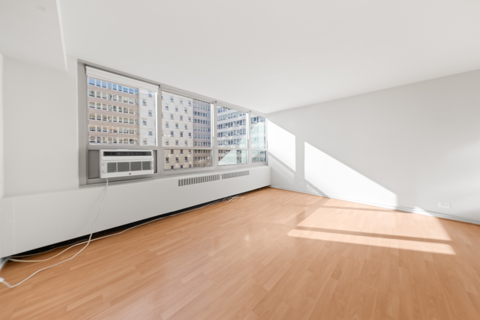 3950 N LAKE SHORE Drive Unit: 1303