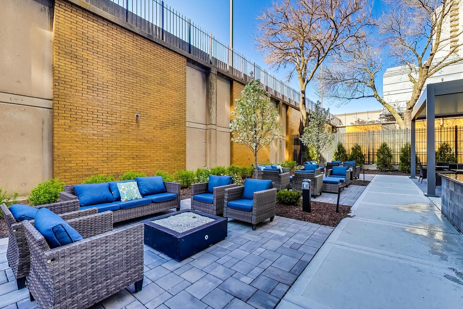 3950 N LAKE SHORE Drive Unit: 1303