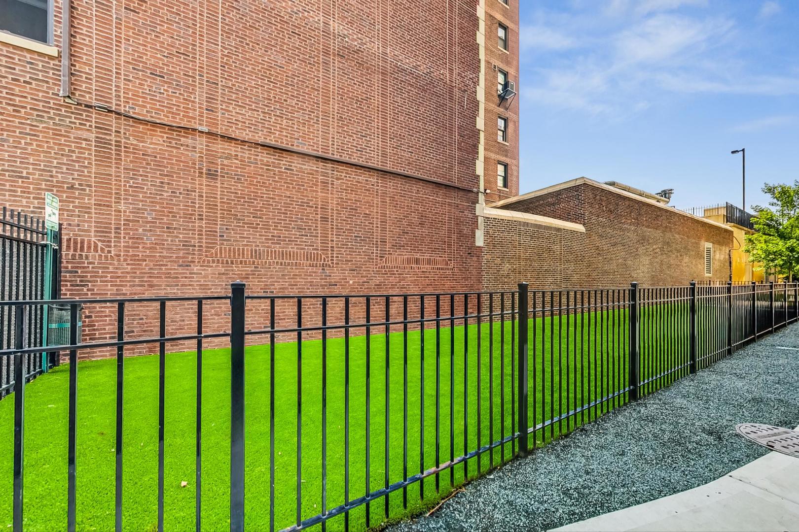 3950 N LAKE SHORE Drive Unit: 1303