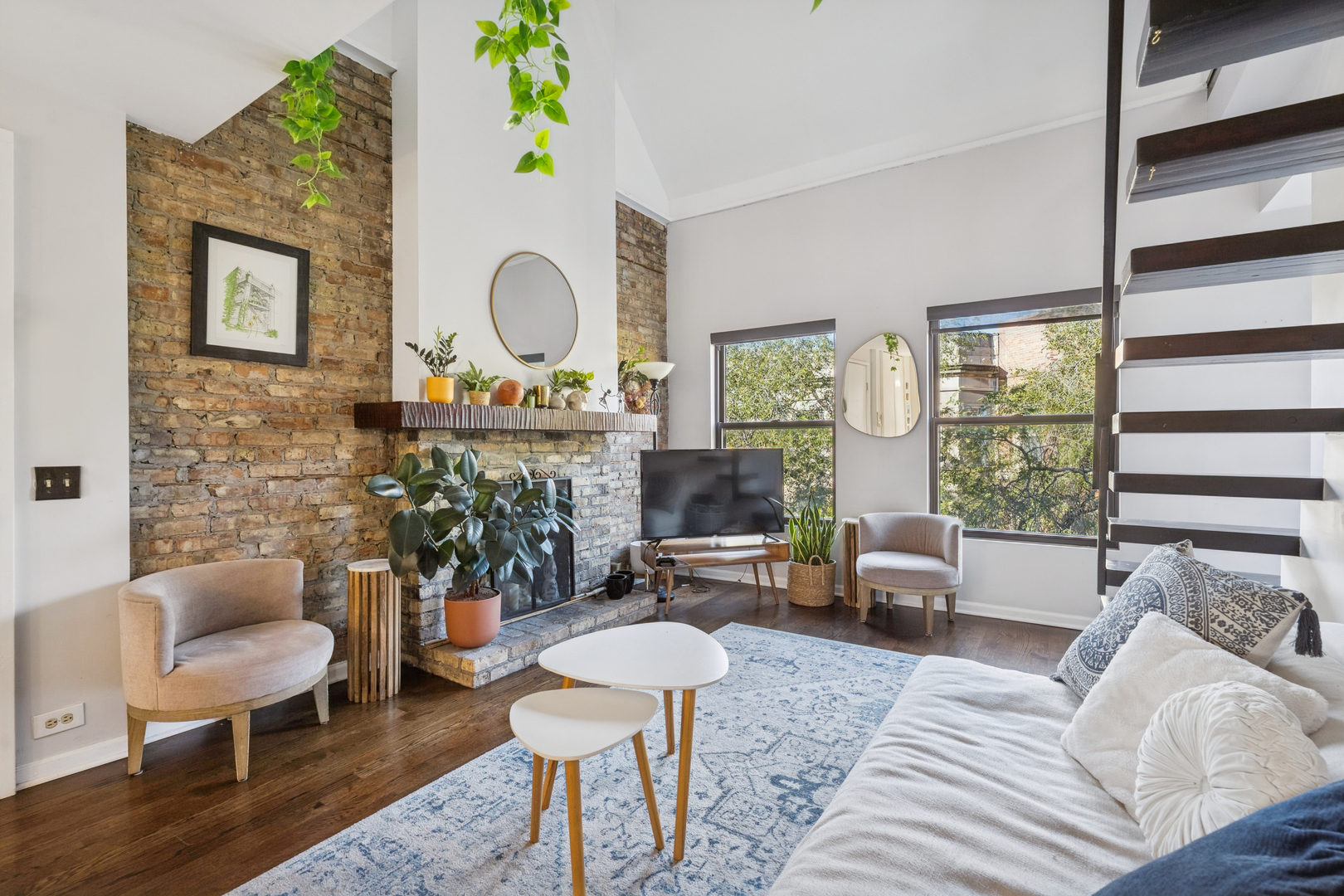 815 W CUYLER Avenue Unit: 3