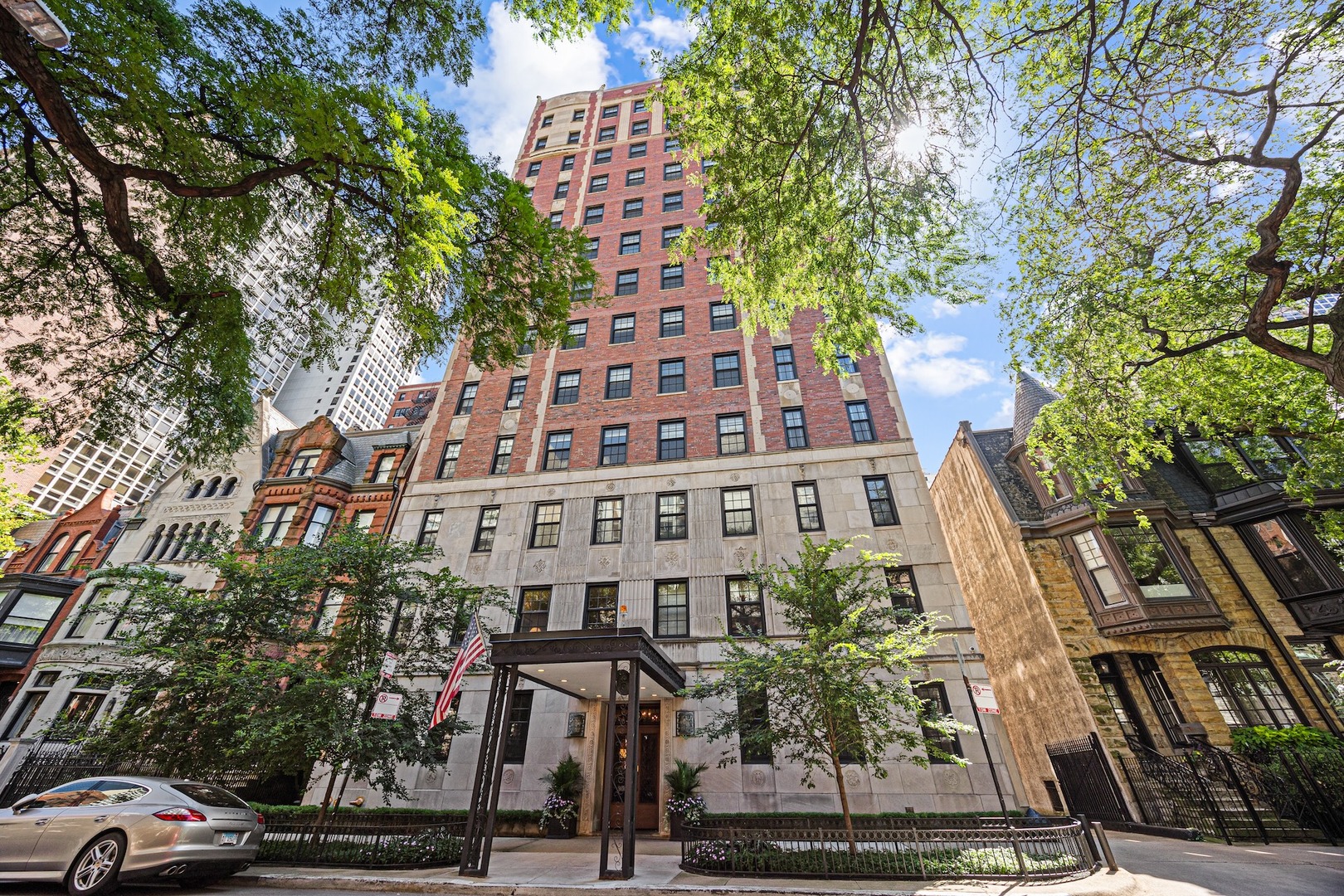 73 E Elm Street Unit: 11D