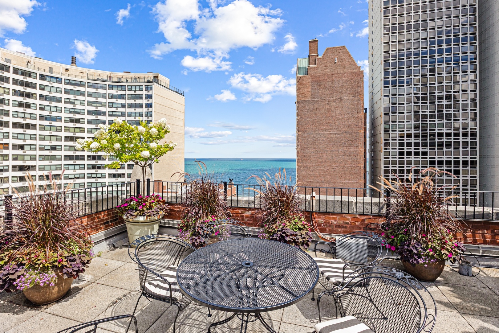 73 E Elm Street Unit: 11D